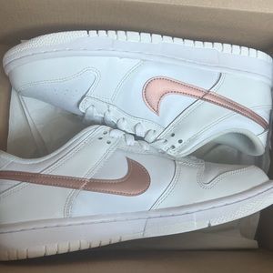 Nike Dunk "Metallic"